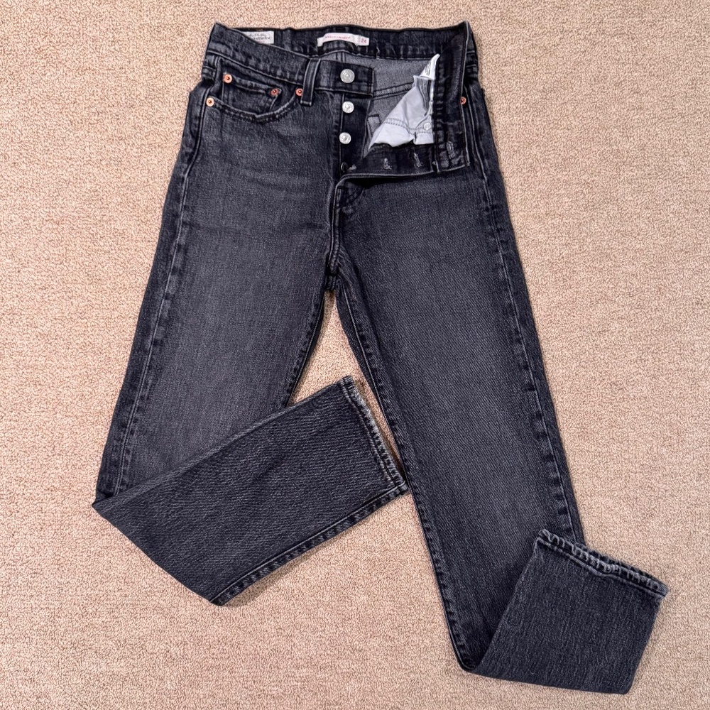 Levi's Premium Wedgie Straight Ankle Women's Jeans, "Break A Leg" Wash - Picture 6 of 7